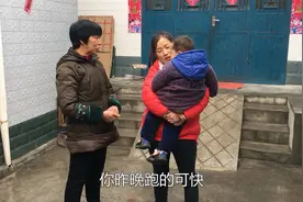 2岁孩子上唇系带磕断了，儿媳不放心要去看医生，婆婆却说没事视频封面