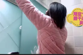 擦玻璃有妙招，在水里加上它，擦出的玻璃干净透亮不沾灰尘视频封面