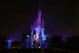 东京迪斯尼乐园的【冰雪奇缘烟花秀】视频封面