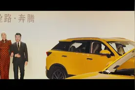 #潮越无界# 当充满力量感的汽车设计，邂逅时尚的潮流服饰视频封面