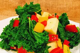 #在家也能做大厨#维秘超模的大爱羽衣甘蓝，拌个沙拉，越吃越瘦视频封面