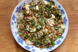 生蚝怎样生腌好吃？酒店潮汕大厨教你正确做法，生蚝不腥肉质鲜甜