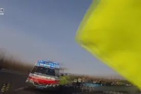 京台高速两车未碰触货车侧翻，造成一死一伤视频封面