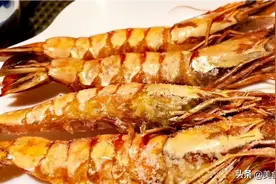 是不是遇到“饭拖”，相亲女点菜只要虾，相亲女：给你补充蛋白质图片