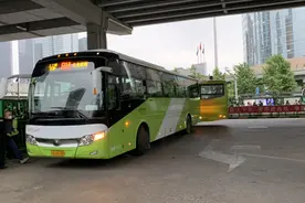 刚刚恢复运行的北京到燕郊的814路公交车 人山人海视频封面