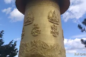 位于香格里拉世界上最大的转经筒图片