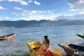 你站着，我蹲着。你坐着，我看着。泸沽湖的美好回忆加现在拥有的图片