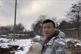 80年代左右的富裕村，为啥全村人都搬走了，仅剩几位老人了。视频封面