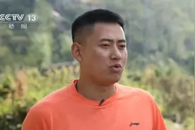 #2020值得记忆#【90后研究生坚守山区，一人教6科！学生