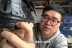 四大跑鞋之一的亚瑟士在降价面前低下头！三百买马拉松跑鞋可还行视频封面