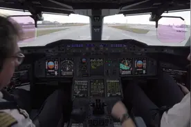 驾驶舱视角看飞行员操作起飞A380客机视频封面