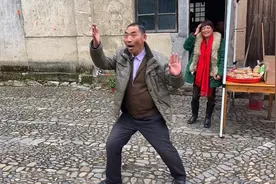 村长范“神经病”了，快来给他吃点药😂