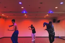 没睡的来看帅哥跳舞，露腹肌的那种[吐舌]视频封面