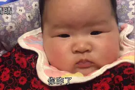 宝宝四个月突然不笑了，也不跟妈妈说话了，这是咋回事啊？视频封面