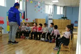老外是如何给中国小朋友上课的！视频封面