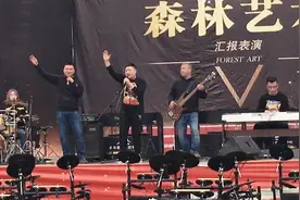 才艺学校汇报演出咯，感觉不错，有那么点儿意思