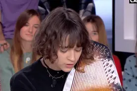 法国歌手Pomme演唱《千与千寻》主题曲《Alway With Me》