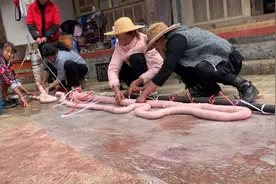 农村年猪饭之豆腐肠制作，福哥带你看看不一样的制作方法！