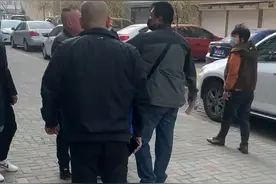 沈阳富云新都业主要求业委会公布园区财务报告遭万维物业公司阻拦视频封面