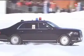 俄罗斯联邦警卫局探员驾驶新装备的豪华轿车进行雪地驾驶测试视频封面