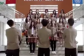 只有三个男生的女子学校，连男厕都没有视频封面