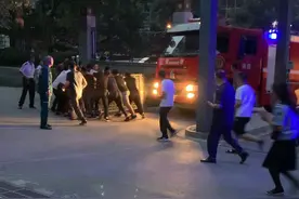 消防通道不畅通，齐心协力拆大门视频封面