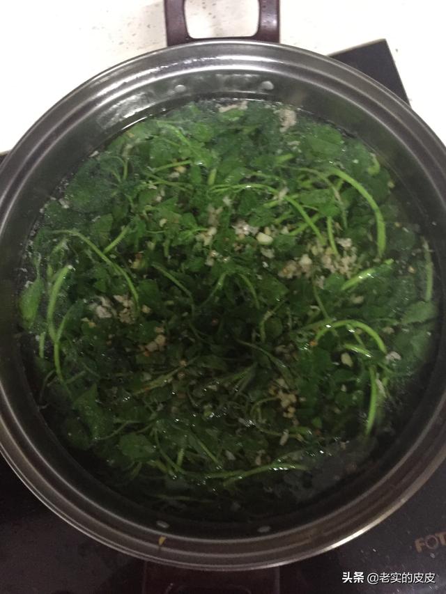 清炒豆腐，滑嫩可口。有时做法简单越有味道。