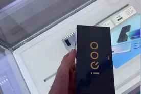 2398元iqooZ1x  高通骁龙765Ｇ 120Hz刷新率 33W超快充 5000毫安视频封面