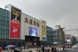 西南最大服装百货市场荷花池，造就了数不清的百万富翁。亮哥惭愧图片