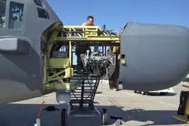 MC-130H“战斗利爪II”特种作战运输机机头开盖视频封面