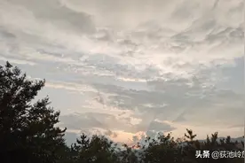 突如其来的一场暴风雨，所有人都成了落汤鸡，雨后的天空宁静安静图片