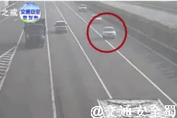 高速错过出口，一定要“将错就错”继续行驶，到下一出口下高速后再掉头返回。图片