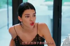肯豆谈到变性父亲抨击卡戴珊家族时，气到拍桌子视频封面