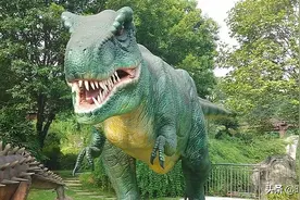 霸王龙，恐龙来袭，全城戒备。好害怕快来救我，早安与晚安。图片