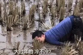 奇葩网红“蛆虫爬”户外版 太狠了！承包我整个春节的笑点哈哈哈