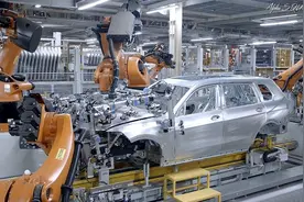 一辆宝马X7是如何制造的！视频封面