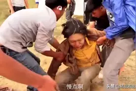 龙岭迷窟花絮：落入流沙坠入迷窟，大金牙金爷入戏太深痛苦流涕。视频封面