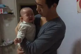 宝宝一直哭，哭了一个多小时都停不下，这是怎么了？看着真心疼！视频封面