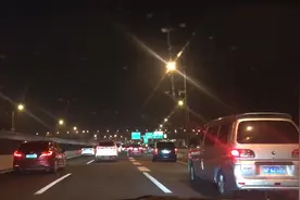 上海人感叹快过年了，上海的道路到那都不怎么堵了开起来爽。视频封面