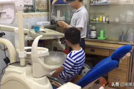幼升小萌宝新牙长出来，旧牙不掉，看看他换一颗牙齿花多少钱