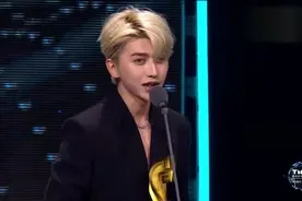 #蔡徐坤说不好意思又是我# 领完奖刚走下台的@蔡徐坤