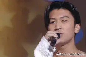 谢霆锋15岁首次登台翻唱黄家驹《真的爱你》，一旁的母亲热泪盈眶