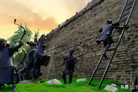 到河南开封旅游，古城墙脚下的这组《东京保卫战》雕塑一定要欣赏图片