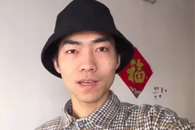 小伙脑洞大开，利用废旧的木地板也可以变废为宝，不得不佩服视频封面