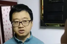 现场采访一位雪乡家庭旅馆的经营者。这家在雪乡开店经营了近20年。  #新时代新龙江##重走振兴路 相约在龙江#视频封面