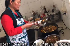 舅舅来看小外甥，两家人坐一起吃个便饭，说说笑笑真开心视频封面