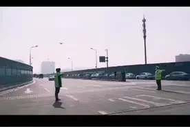 向武汉集结！一群白衣战士，奔赴战场，泪目！！！视频封面