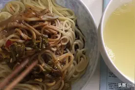 便携式热干面，自驾游途中带一些，真是简单方便好吃的懒人餐视频封面