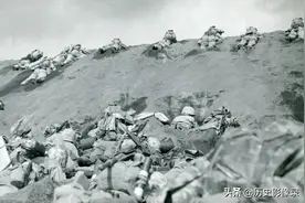 硫磺岛战役实拍：1945年美国海军陆战队抢滩登陆战图片