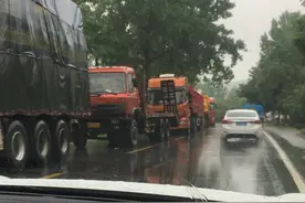 河南南阳西峡丹水镇及高速口大堵车！